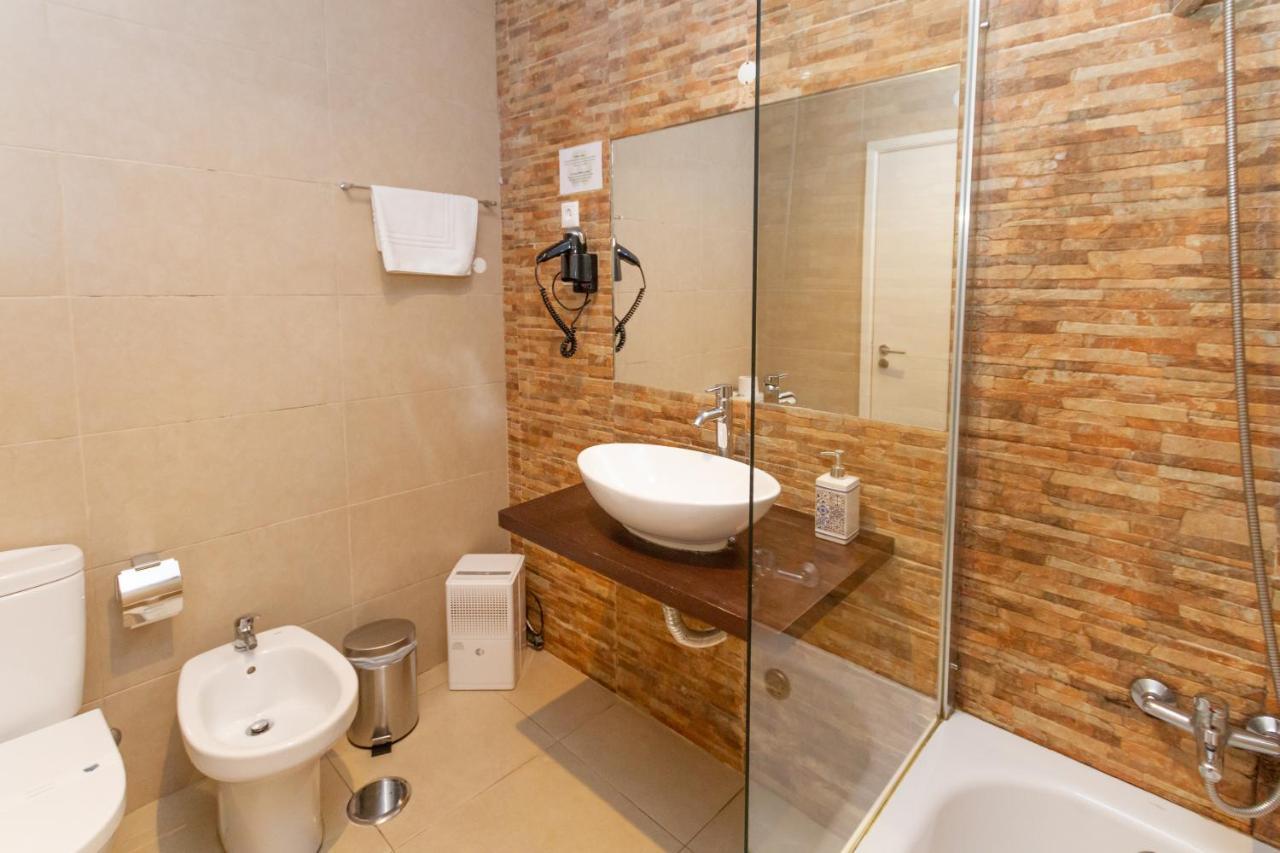 One-Bedroom Apartment (4 Adults),1102886595:JPEG